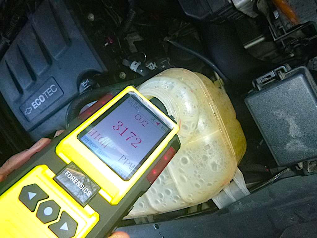 Engine Head Gasket Leak Detector using a CO2 Analyzer